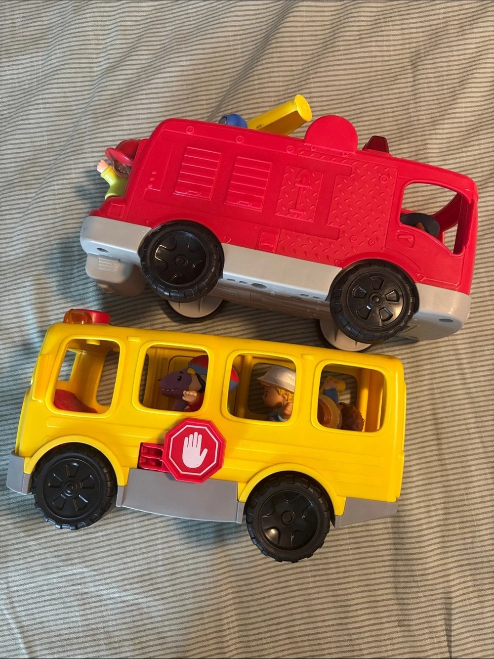 Little People School Bus and Fire Truck with 6 figures